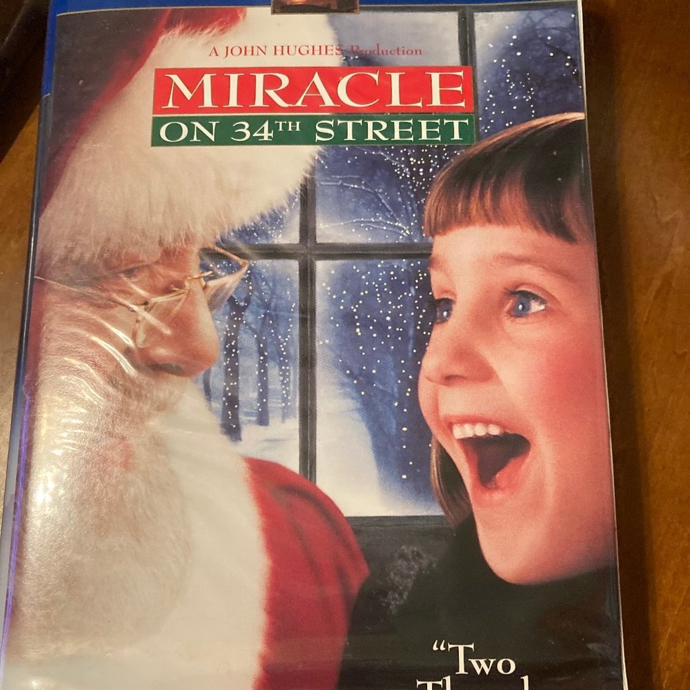 THE BEST CHRISTMAS MOVIES MIRACLE ON 34TH STREET